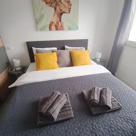 Apartment Perleta Luxury Sea View #1 *